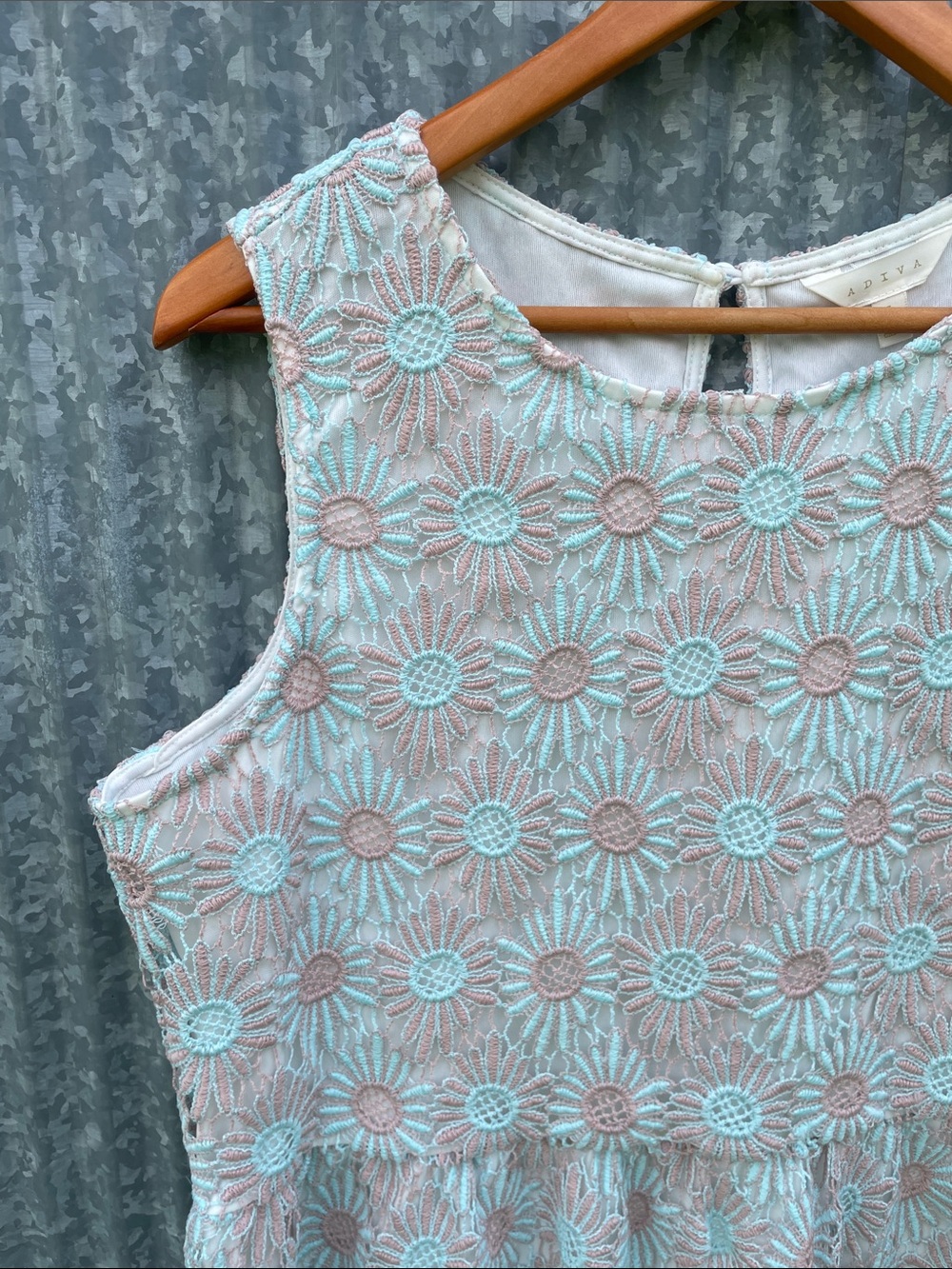 Adiva Sleeveless Daisy Embroidered Peplum Top - Mint & Blush